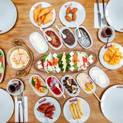 Düzce'de serpme Karadeniz kahvaltısı